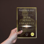 Livro Quem pensa enriquece de Napoleon Hill