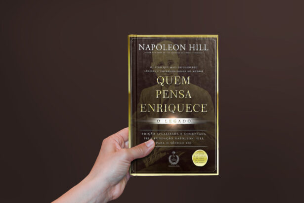 Livro Quem pensa enriquece de Napoleon Hill